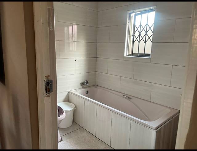 2 BEDROOM HOUSE FOR SALE IN KWAZAKHELE